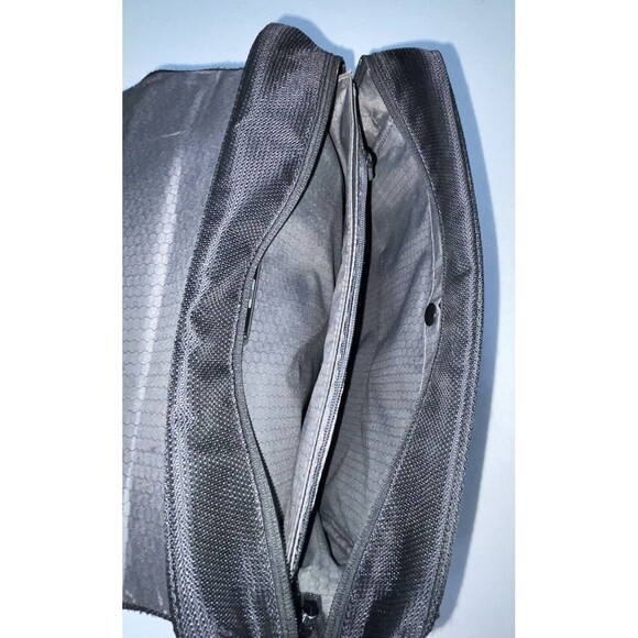 TUMI black Nylon Backpack Shoulder Messenger Bag 589C Computer padded READ VTG - Picture 16 of 16